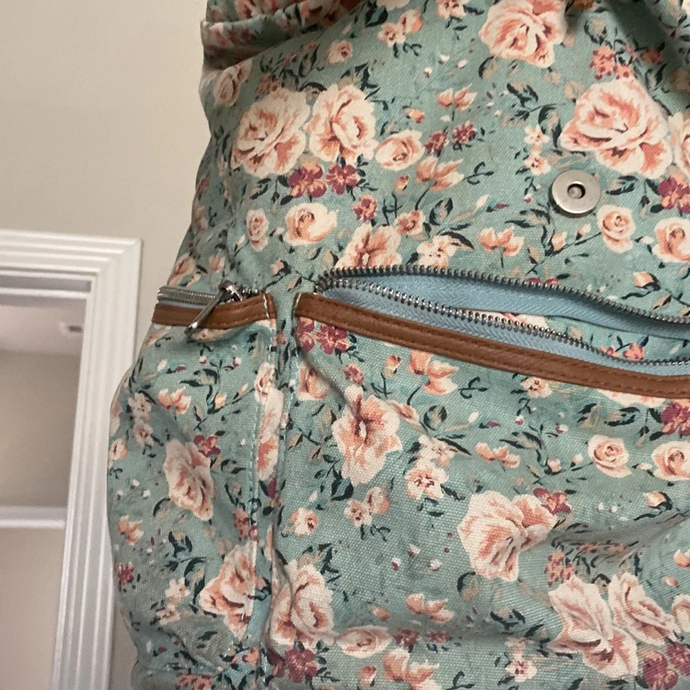 Backpack - Picture 4 of 6